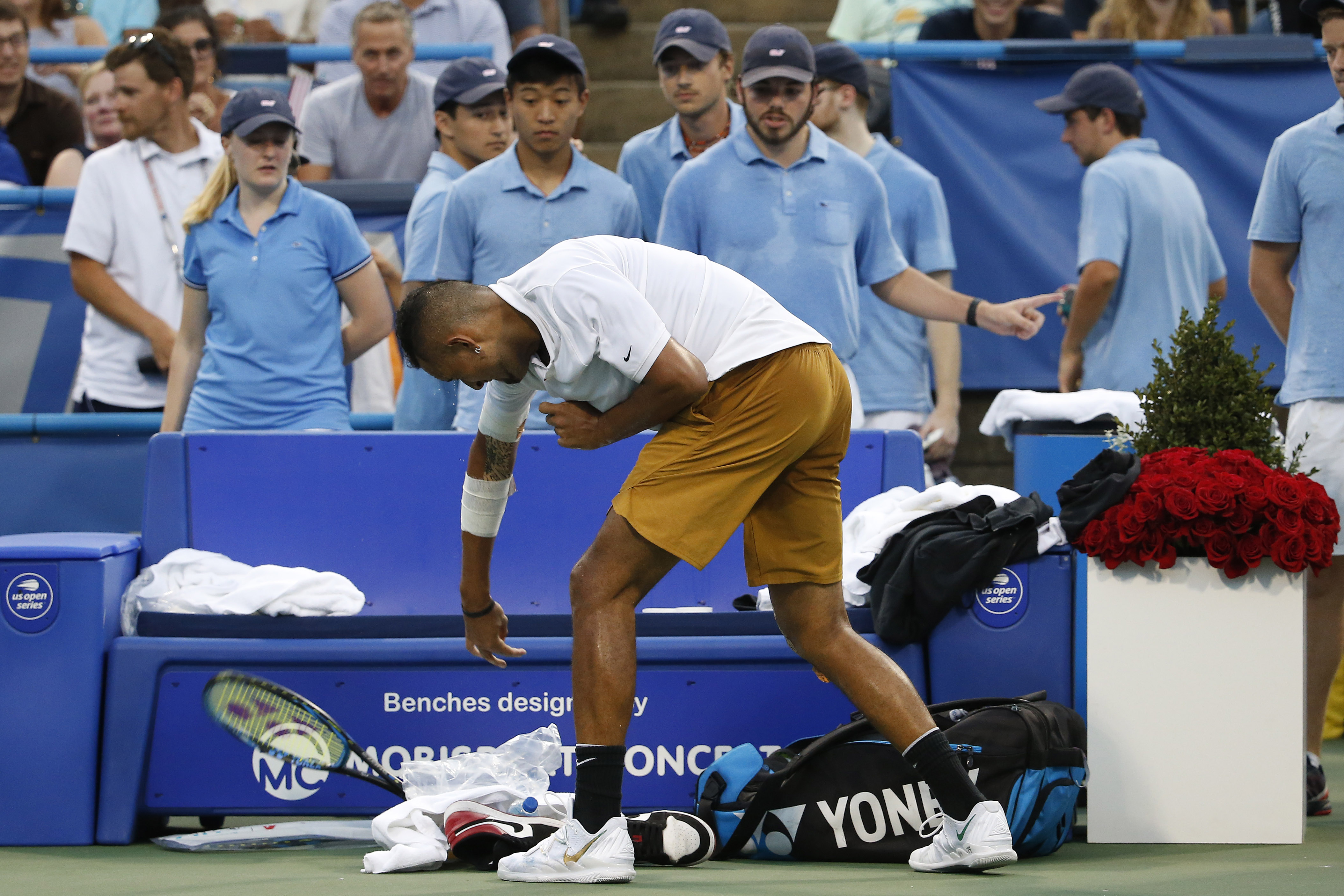 世界网球队碾压英国网球队，克耶高斯惊艳世界的简单介绍