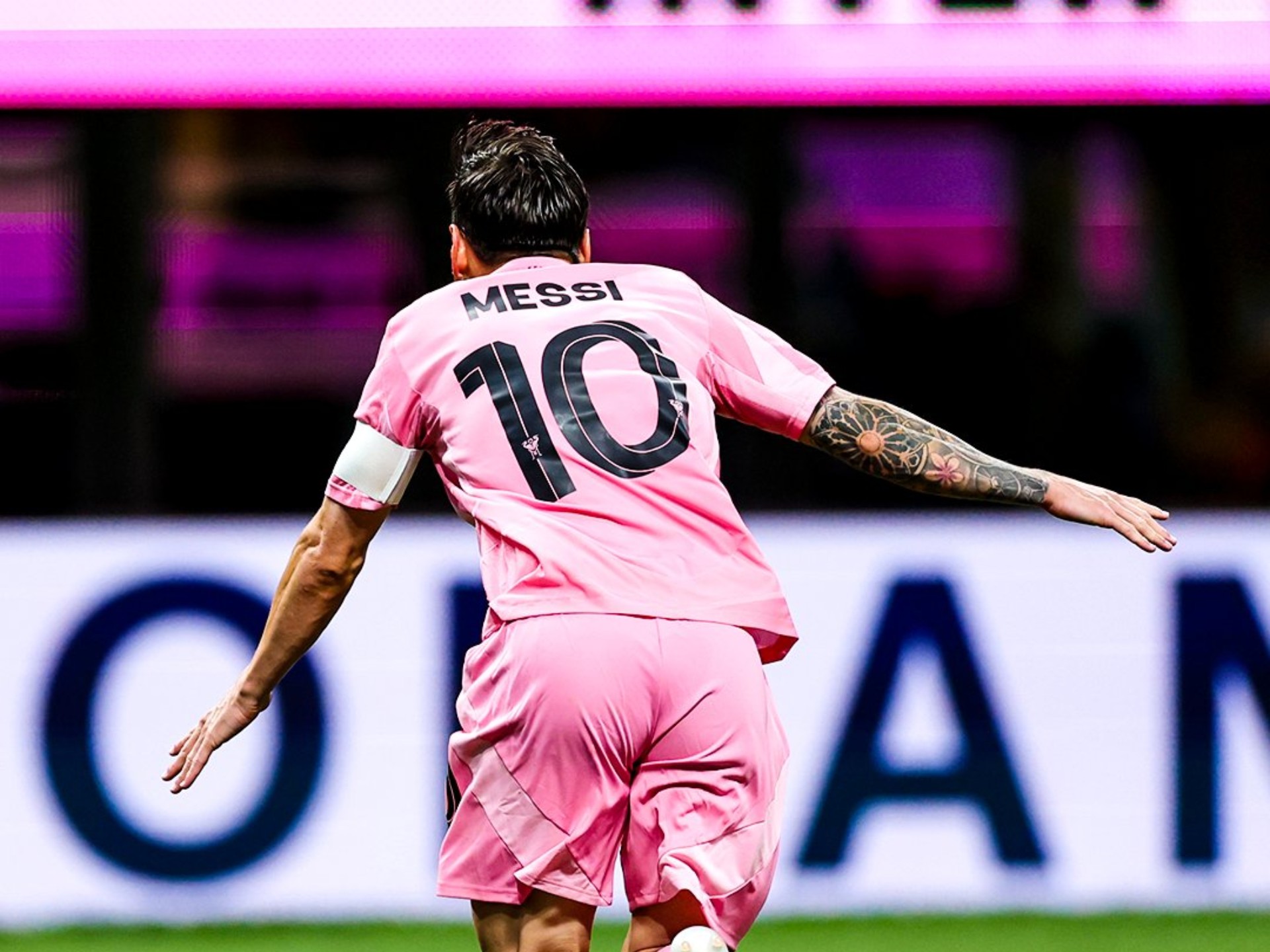 葡萄牙横扫塞维利亚,梅西高光表现 葡萄牙横扫塞维利亚,梅西高光表现