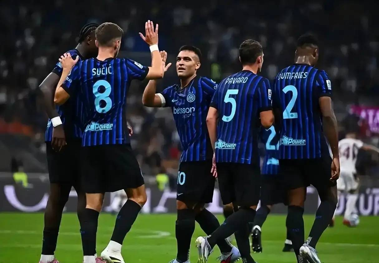 包含乌迪内斯后防线稳固，助球队紧随榜首的词条