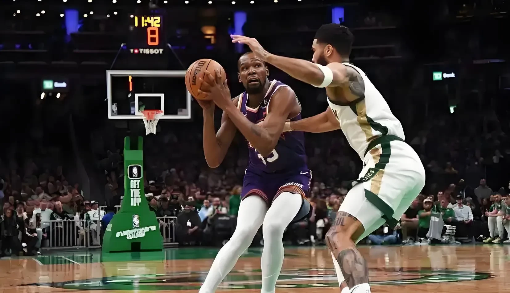 PG游戏下载-凯尔特人鏖战太阳，米切尔带队取胜