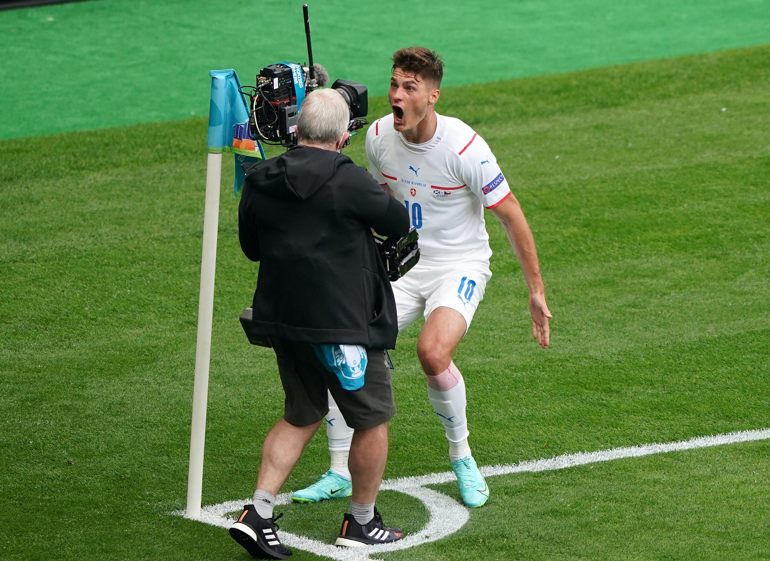 瑞典逆转捷克-，晋级欧洲杯预选赛的简单介绍