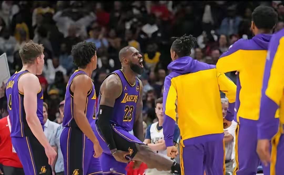 包含湖人大胜太阳开局三连胜,詹皇首战两双关键拯救的词条 包含湖人大胜太阳开局三连胜,詹皇首战两双关键拯救的词条