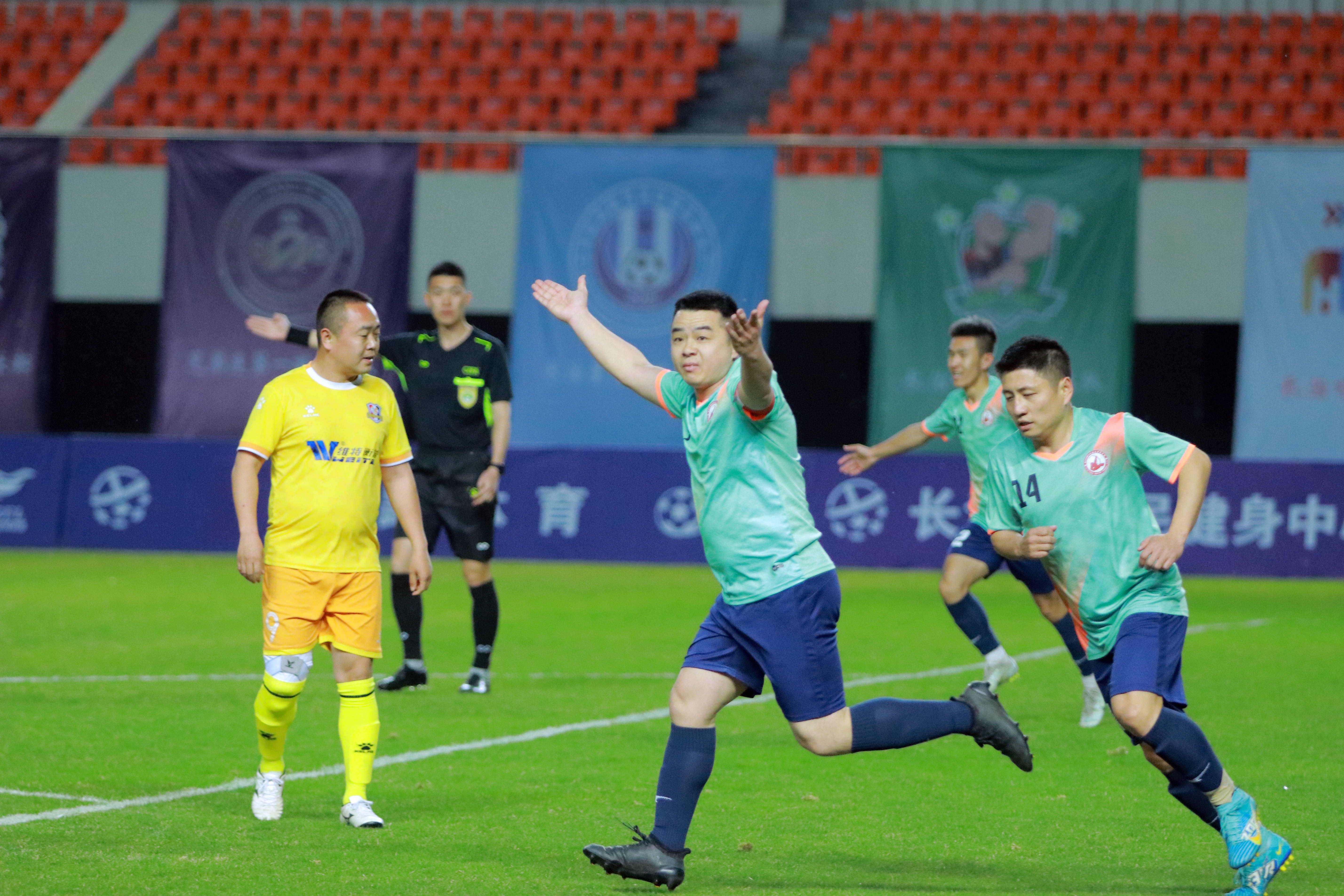 关注中国足球联赛，劲爆对决精彩十足