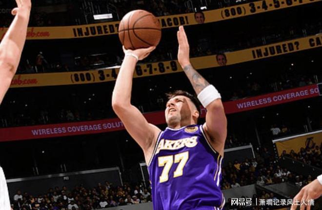 日本男篮爆冷湖人B队，巴恩斯三分雨点燃全场的简单介绍