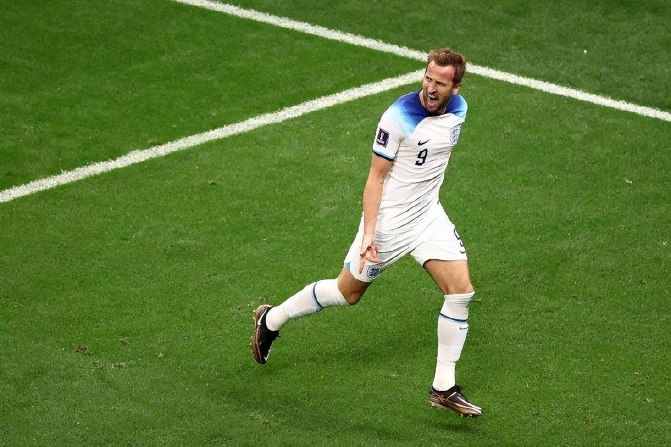 包含英格兰羽毛球队碾压法国羽毛球队，安赛龙送出助攻的词条