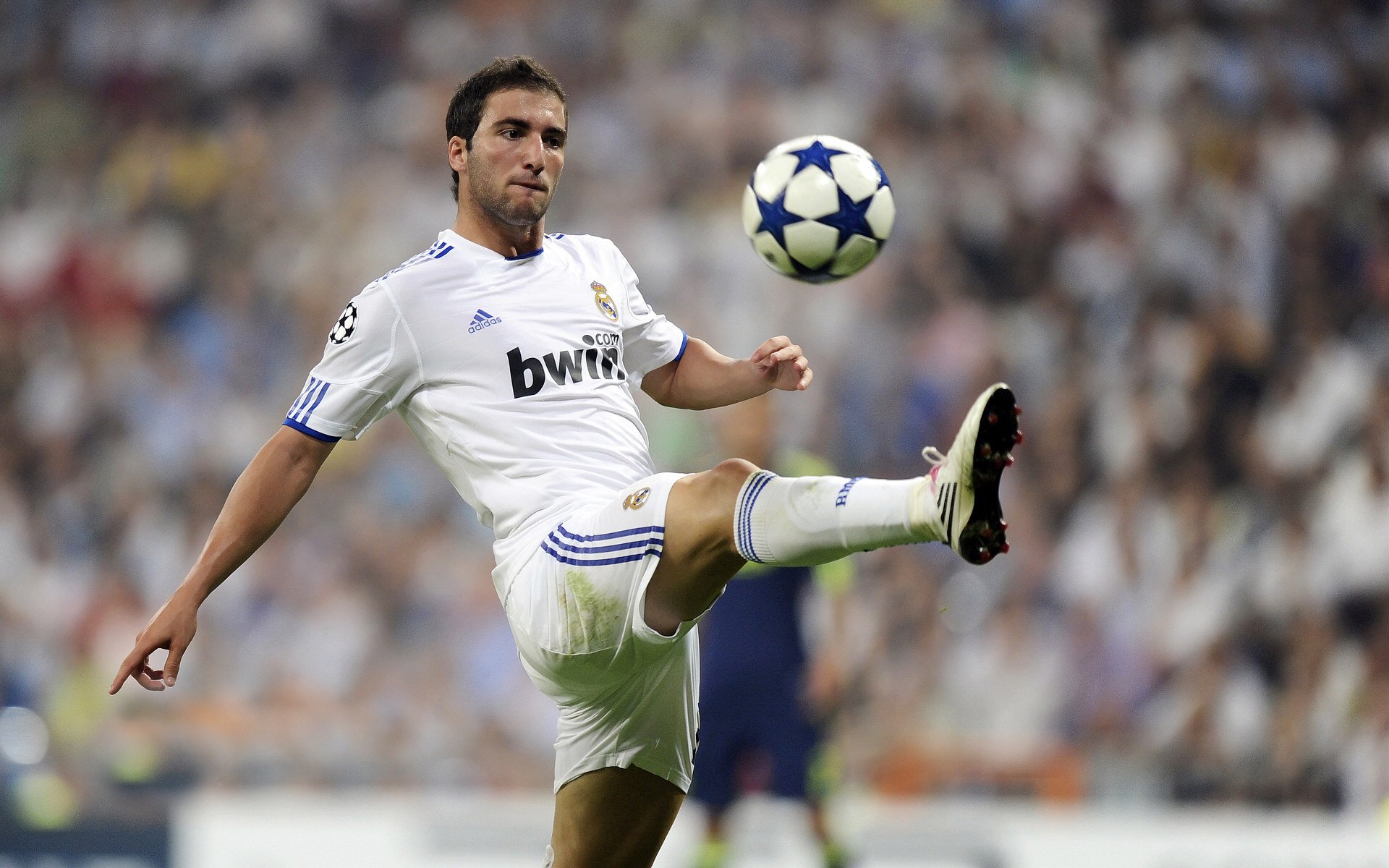 PG Soft Gaming-里昂生死战，绝境中的蓝衣曙光，基耶萨一箭定江山