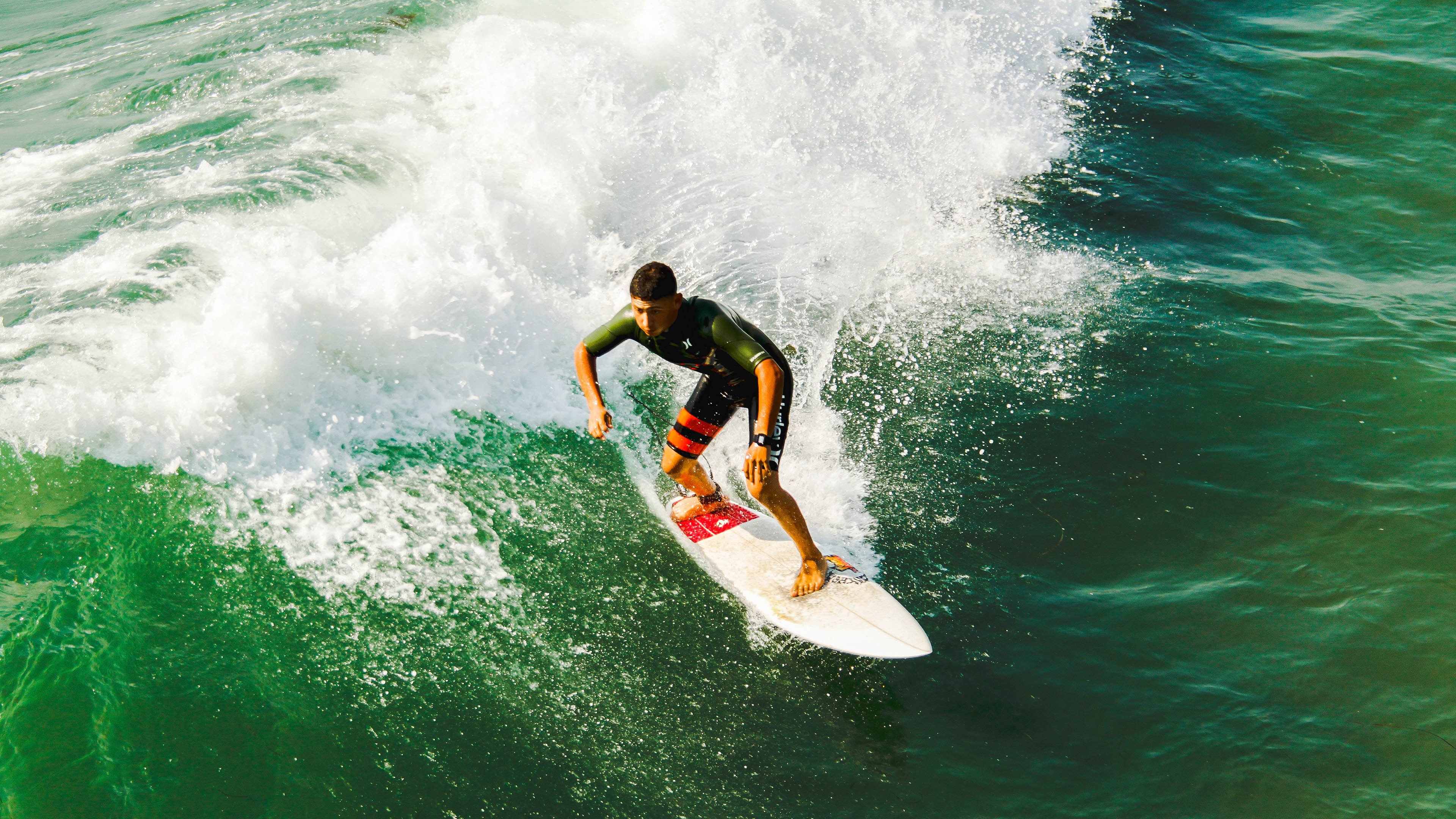 东契奇统治全场,掘金绝境翻盘逆转深圳